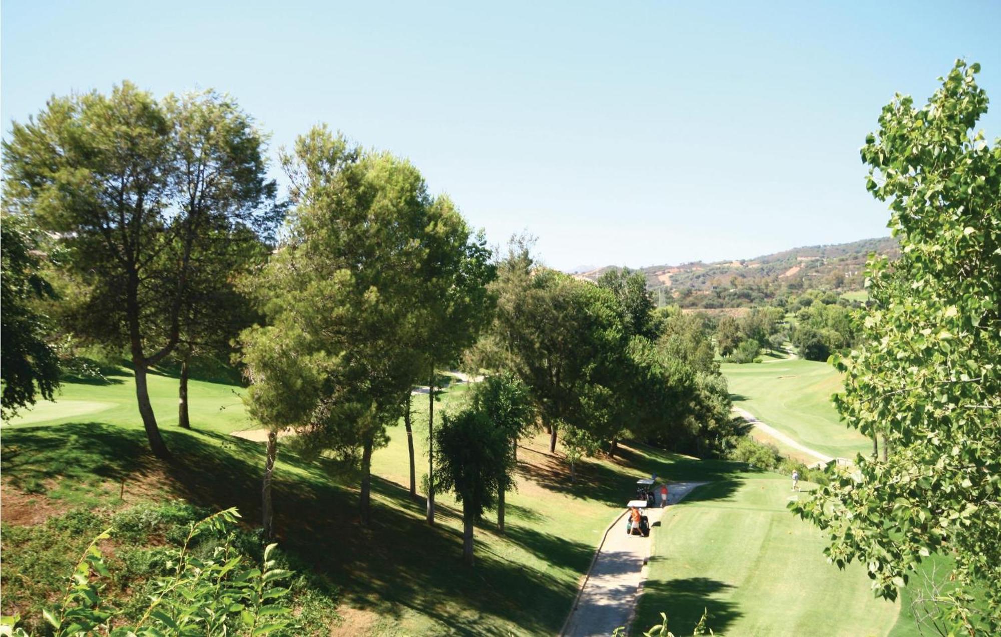 Beautiful Apartment In Marbella-Elviria エクステリア 写真